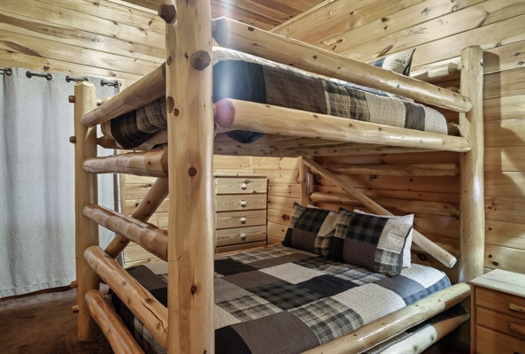 Bedroom 7 Queen bunk beds
