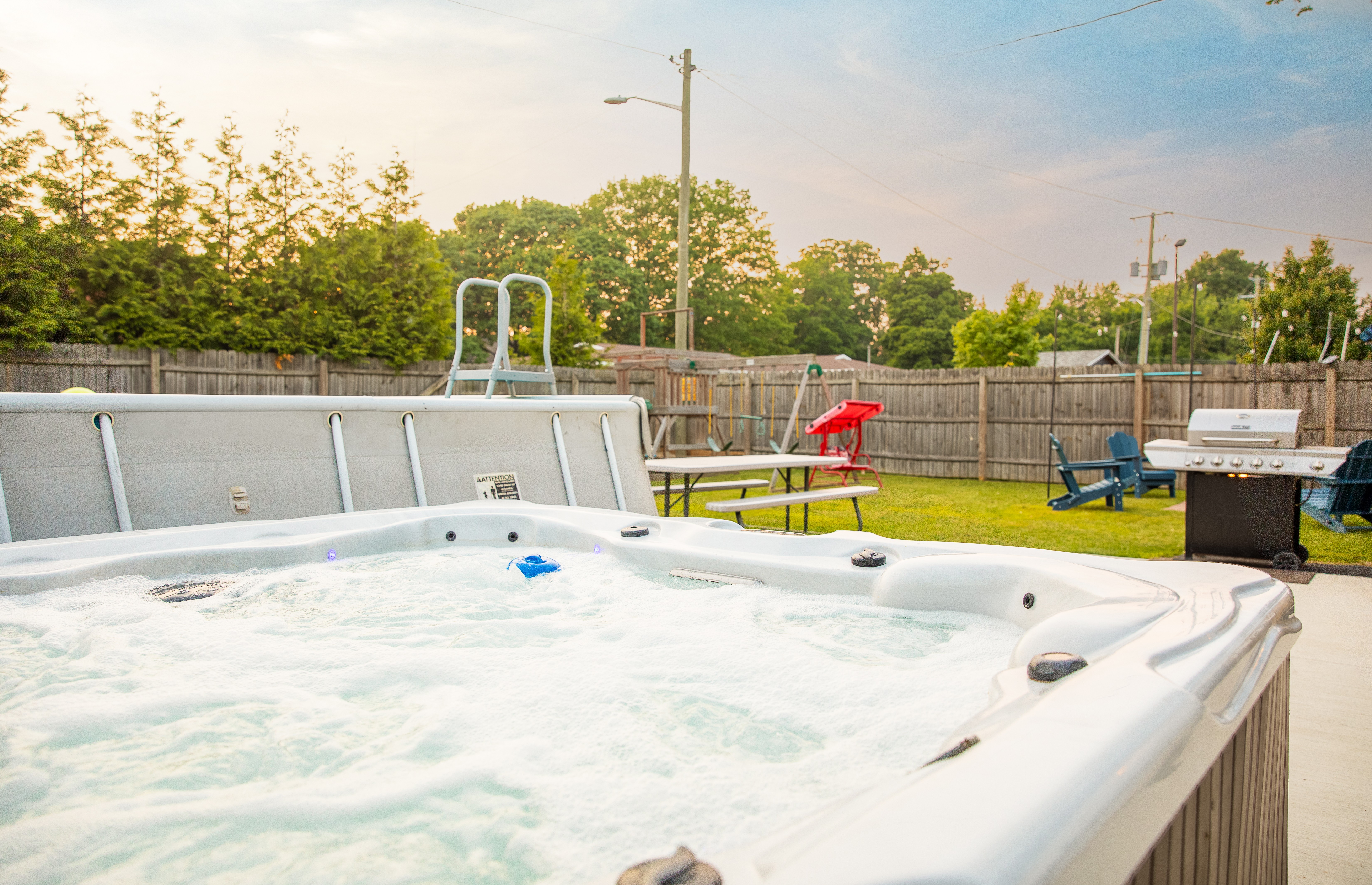 Year-round hot tub